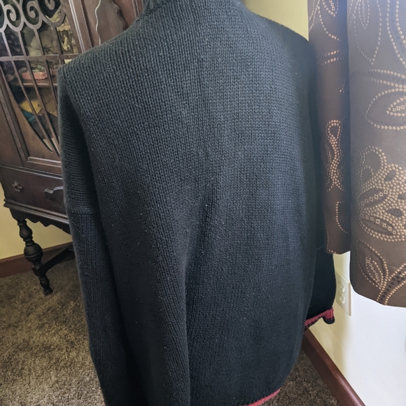 Sweater - Picture 3 of 4